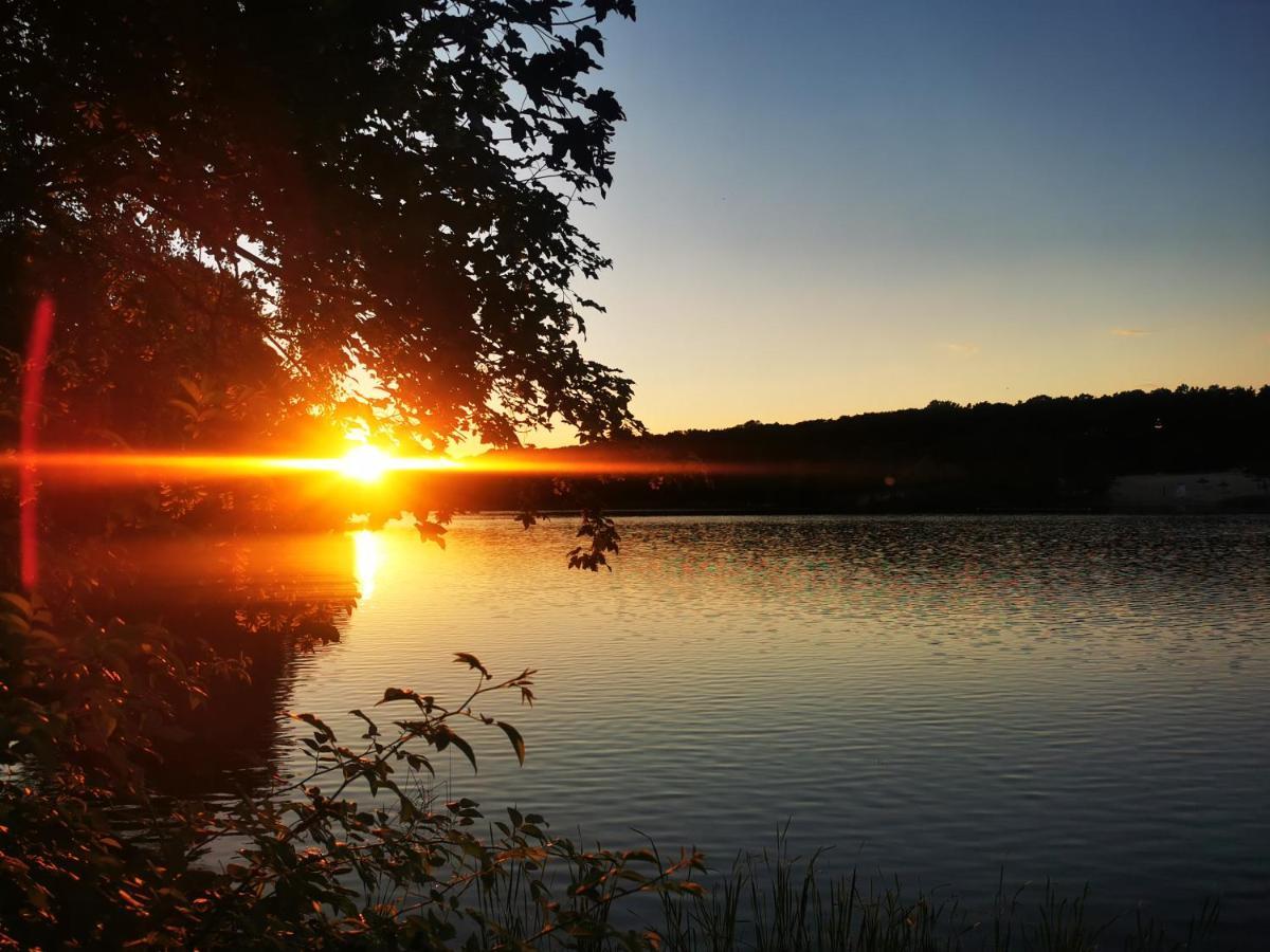Domek Nad Jeziorem Łąck Eksteriør bilde